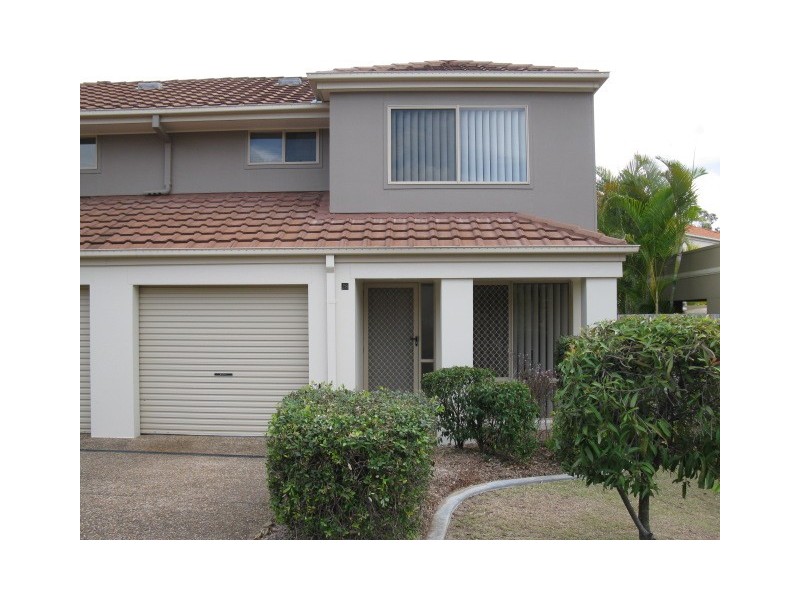 74 Universal St, Pacific Pines QLD 4211