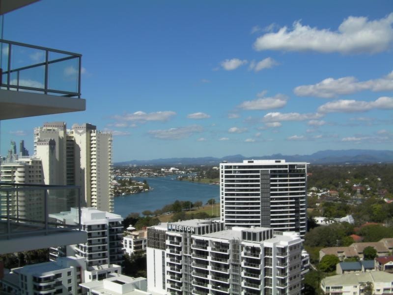 1 Como Crescent, Southport QLD 4215