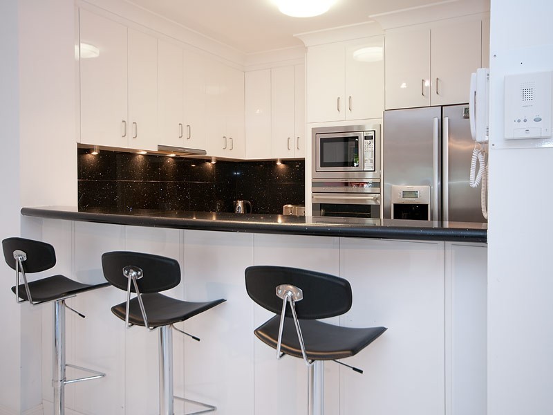 8/100 Cotlew St East, Southport QLD 4215