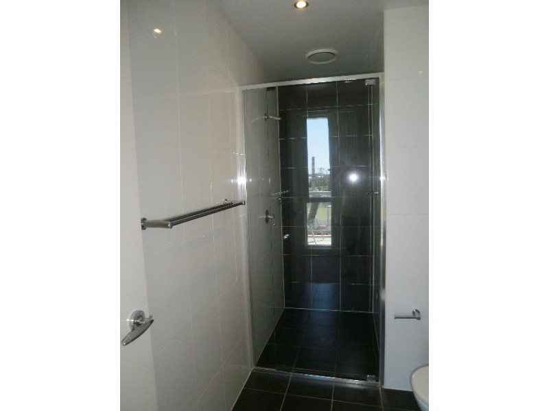 1 Como Cres, Southport QLD 4215