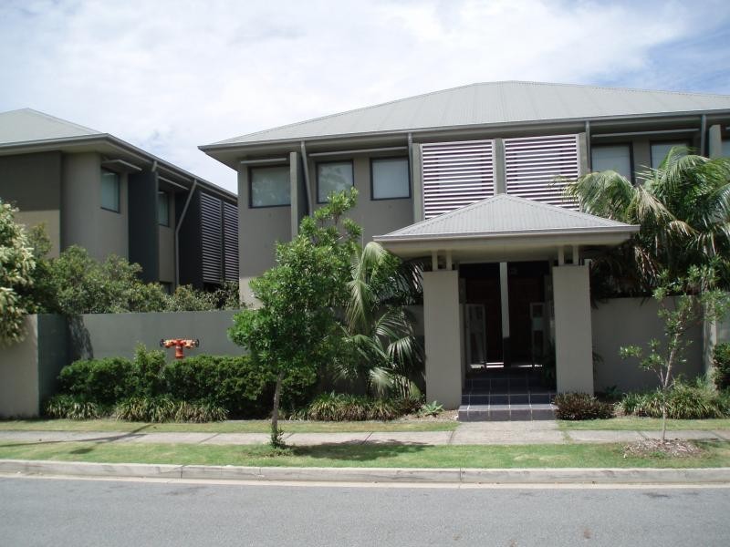 45 Bundall Rd, Surfers Paradise QLD 4217