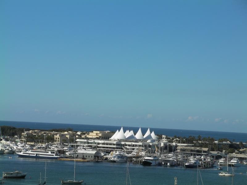 1 Como Crescent, Southport QLD 4215