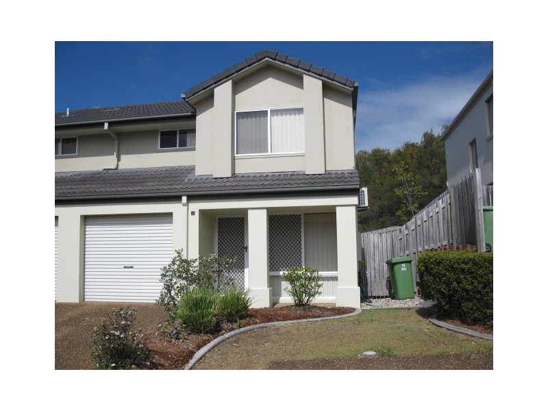 74 Universal St, Pacific Pines QLD 4211