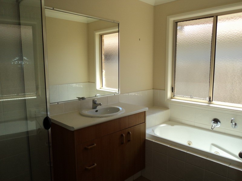 1 Eugene Drive, Varsity Lakes QLD 4227