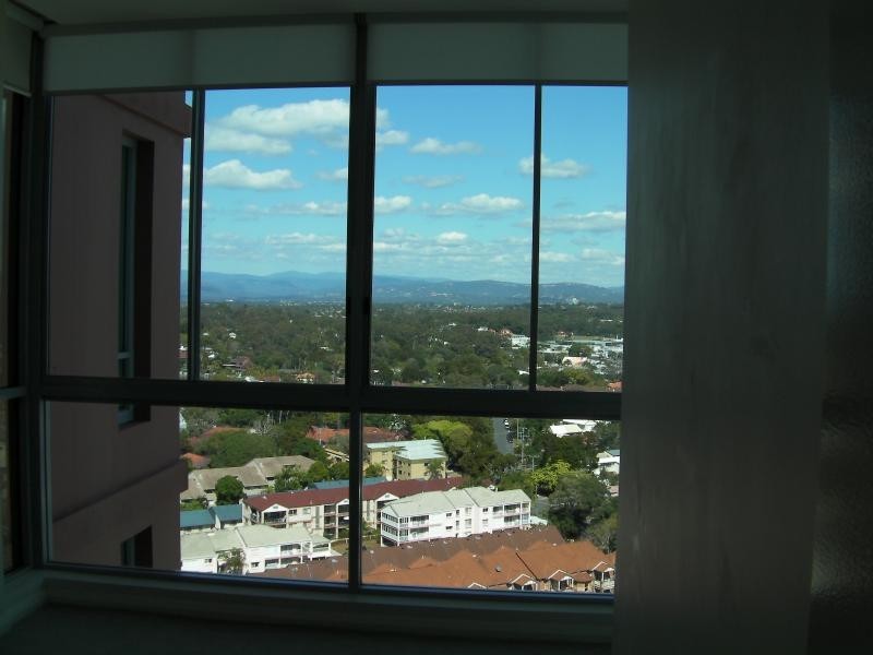 1 Como Crescent, Southport QLD 4215