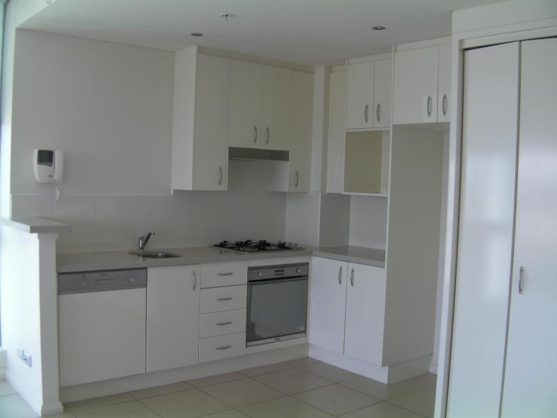 1 Como Crescent, Southport QLD 4215