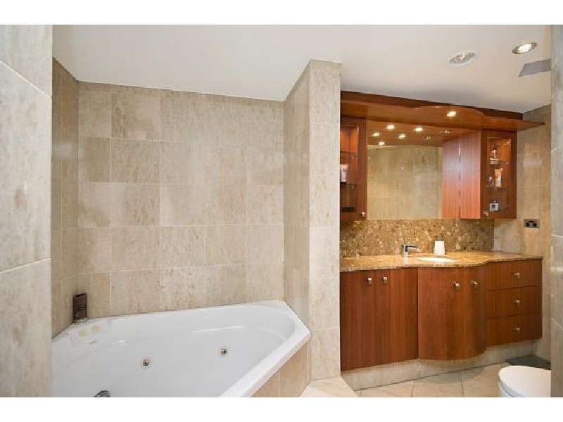 57 Lambert Street, Kangaroo Point QLD 4169