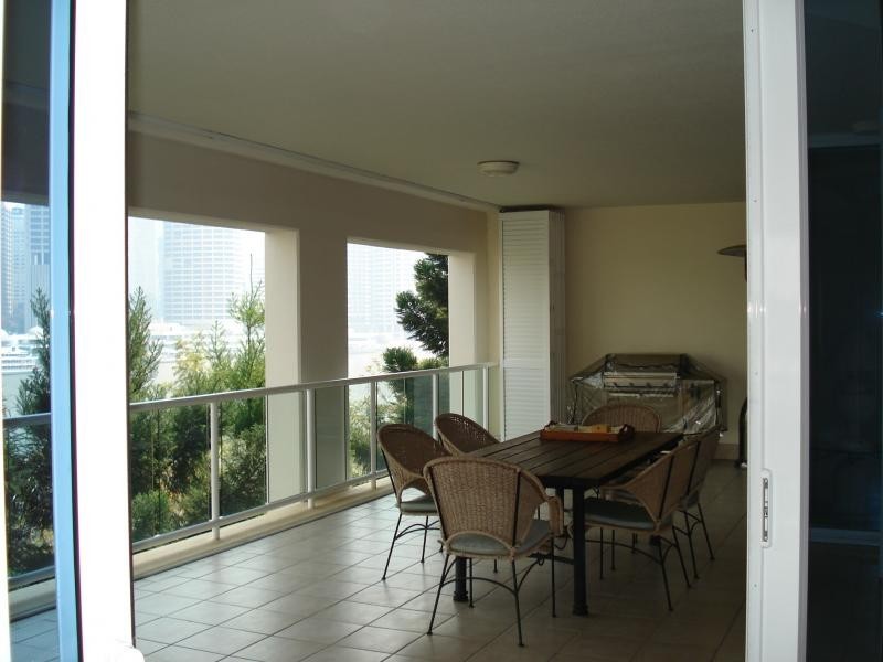 21 PIXLEY ST, Kangaroo Point QLD 4169