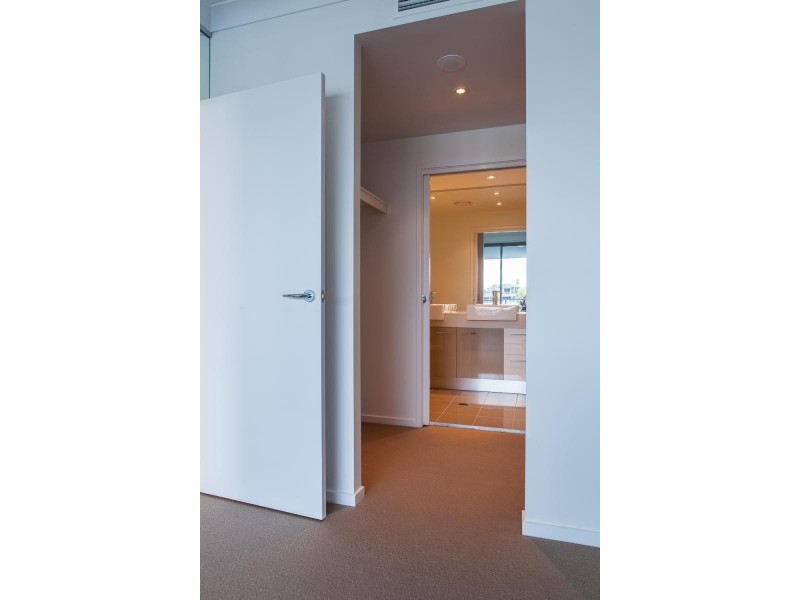 30 Paradise Island, Surfers Paradise QLD 4217