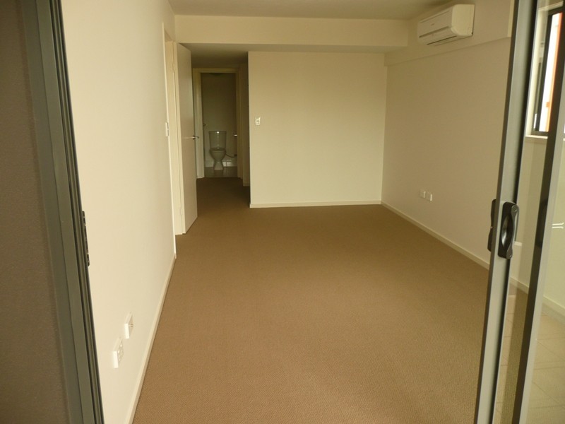 26/10 Grand Parade, Kawana Island QLD 4575