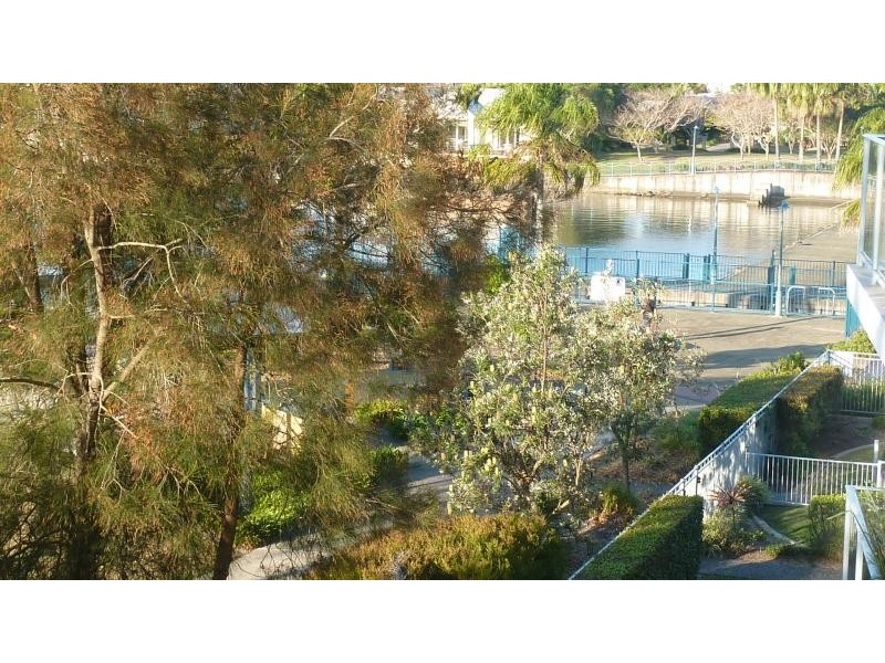 51 Grand Parade, Kawana Island QLD 4575