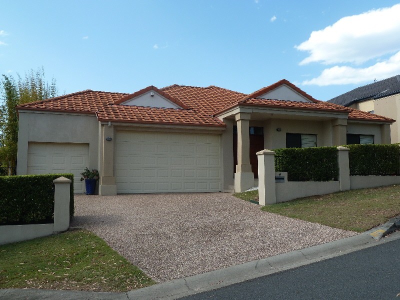 4 Mulgrave Crescent, Varsity Lakes QLD 4227