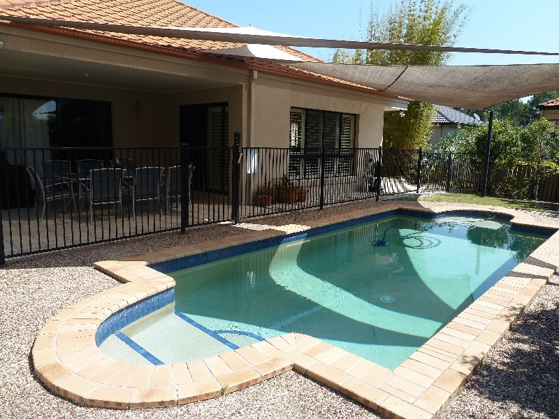 4 Mulgrave Crescent, Varsity Lakes QLD 4227