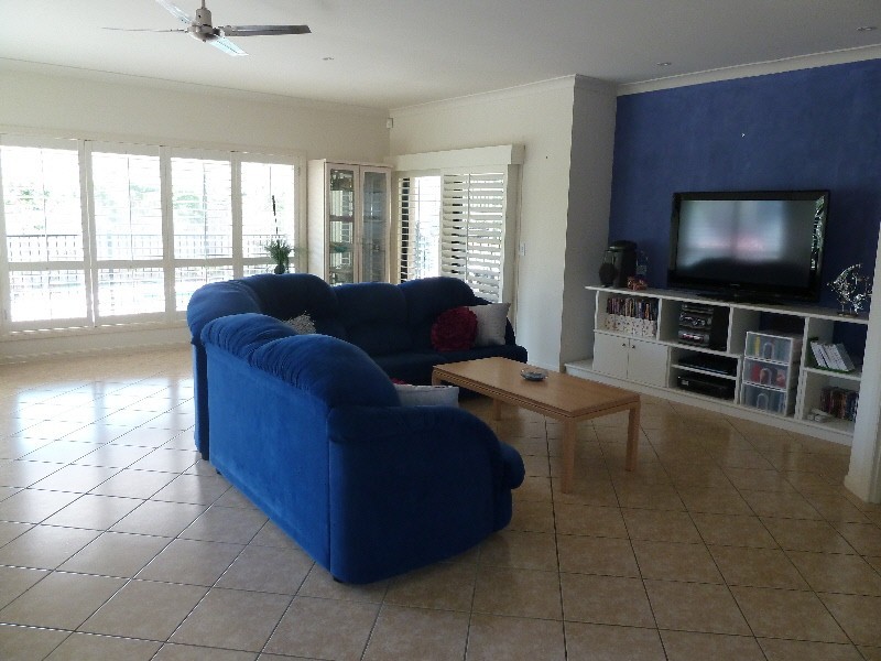 4 Mulgrave Crescent, Varsity Lakes QLD 4227