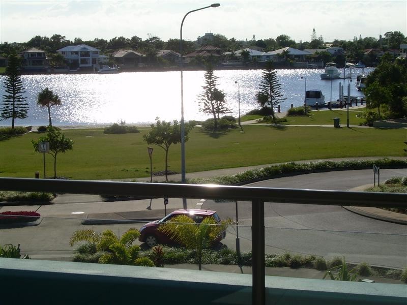 23/4 Grand Parade, Kawana Island QLD 4575