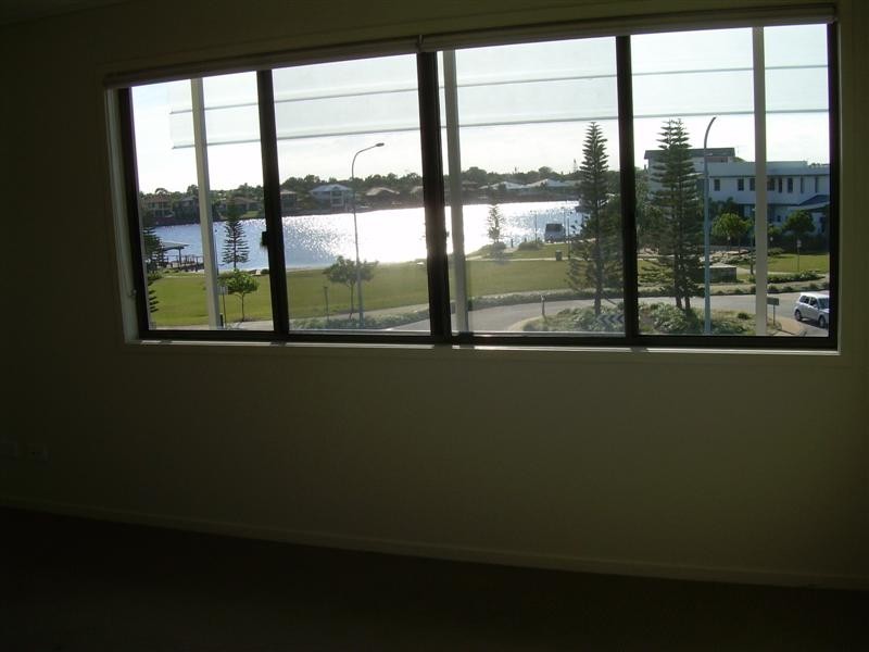 23/4 Grand Parade, Kawana Island QLD 4575