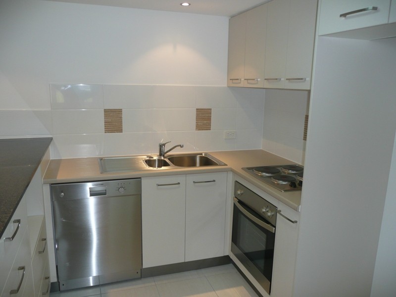 12/10 Grand Parade, Kawana Island QLD 4575