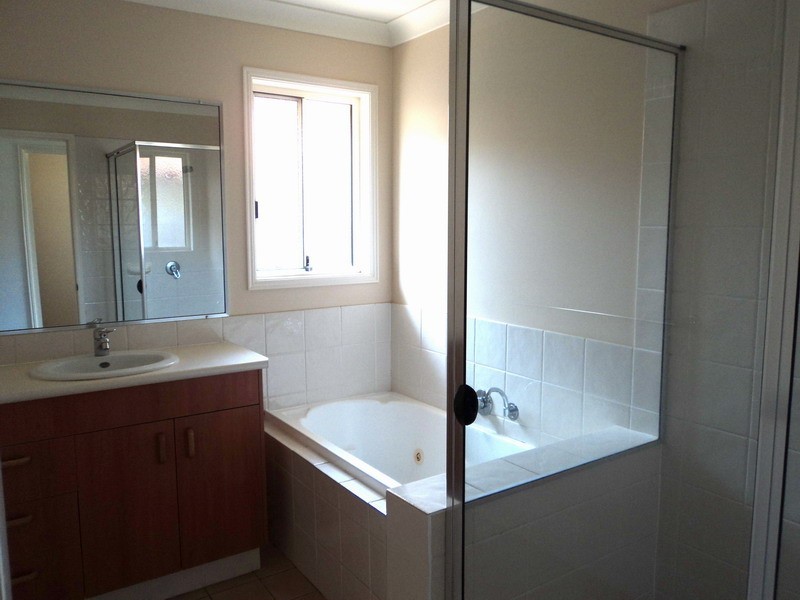 54 Yodelay Street, Varsity Lakes QLD 4227