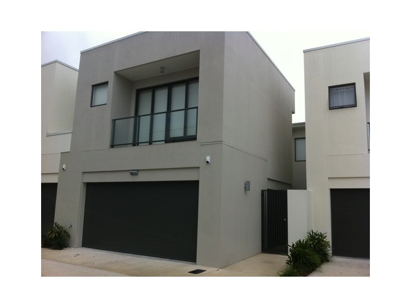 9 Moores Crescent, Varsity Lakes QLD 4227