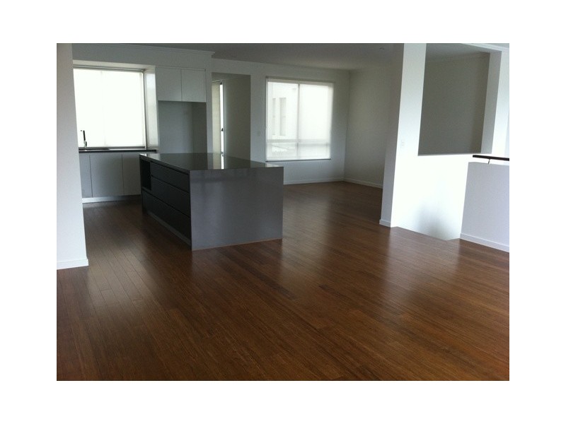 9 Moores Crescent, Varsity Lakes QLD 4227