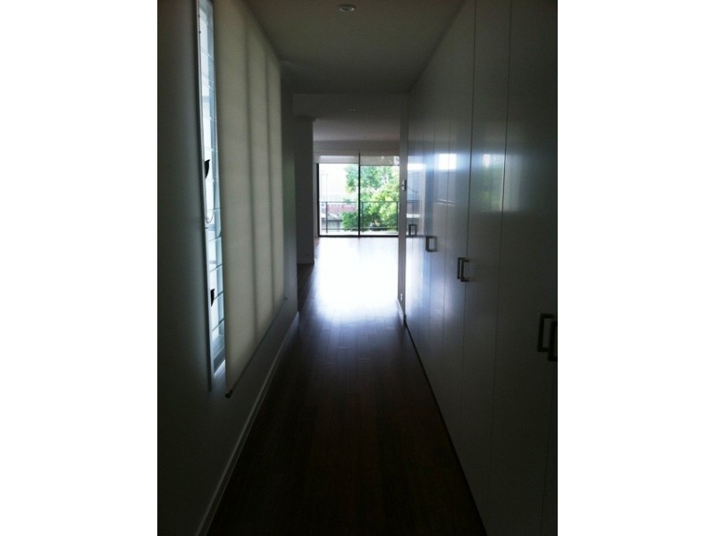 9 Moores Crescent, Varsity Lakes QLD 4227