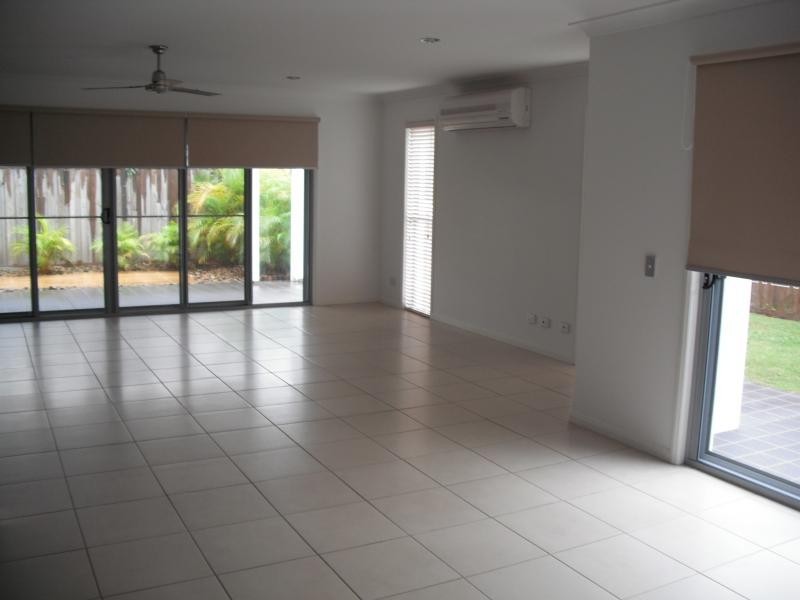 110 Tours Way, Burleigh Waters QLD 4220