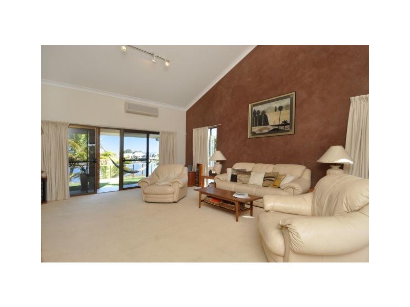 65 Sailaway Street, Mermaid Waters QLD 4218