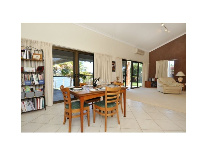 65 Sailaway Street, Mermaid Waters QLD 4218