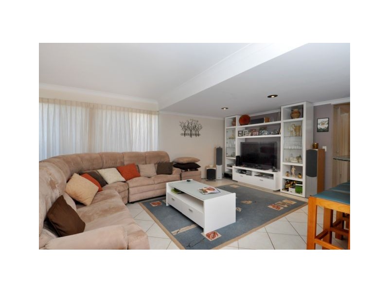 65 Sailaway Street, Mermaid Waters QLD 4218