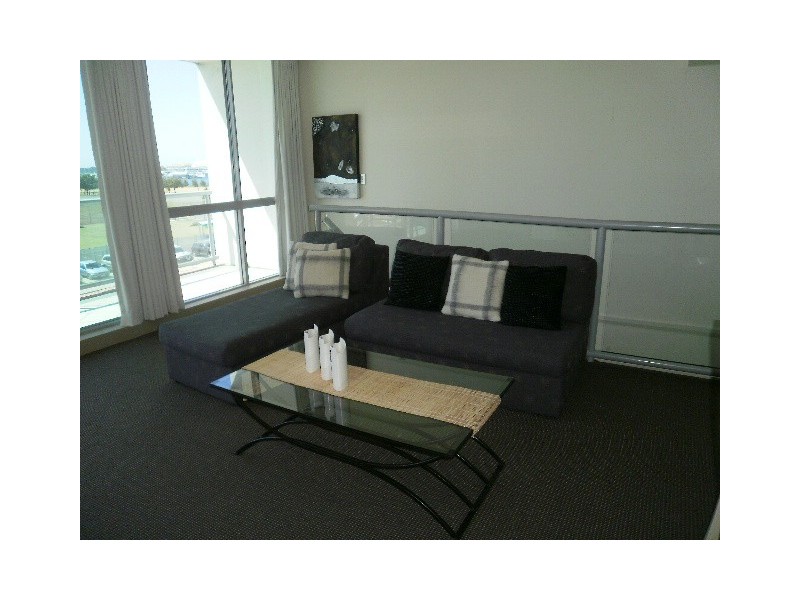 1 Como Cres, Southport QLD 4215