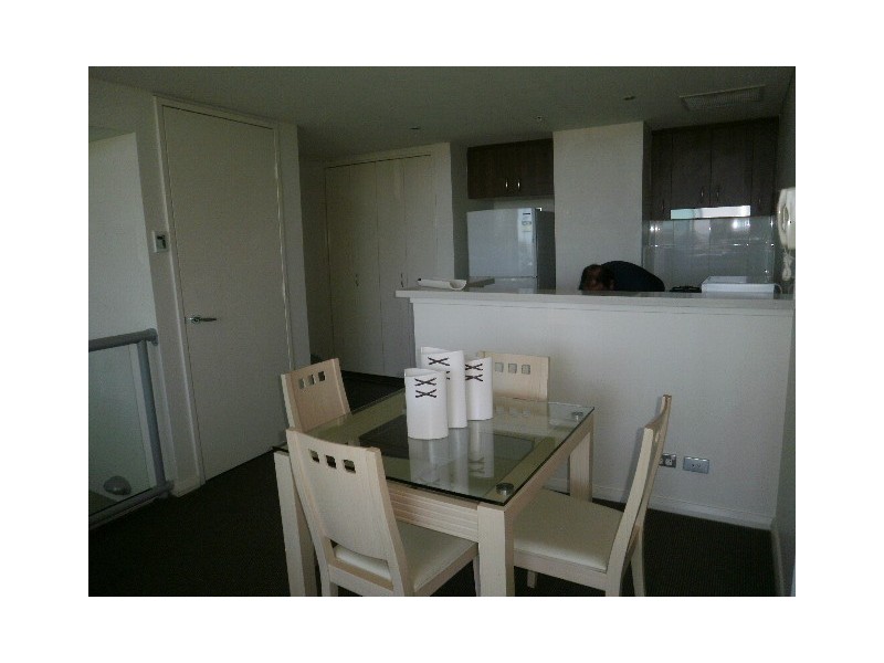1 Como Cres, Southport QLD 4215