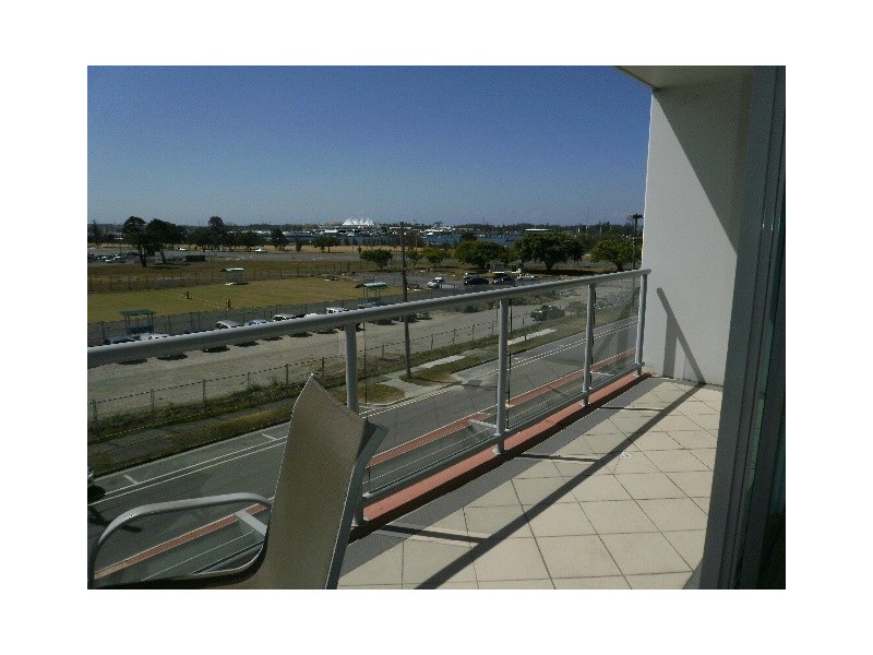 1 Como Cres, Southport QLD 4215