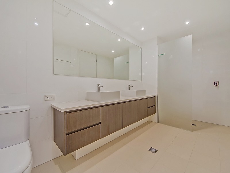 9 Southbay Drive, Varsity Lakes QLD 4227