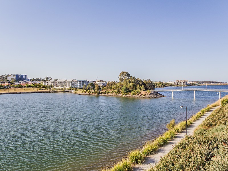 9 Southbay Drive, Varsity Lakes QLD 4227