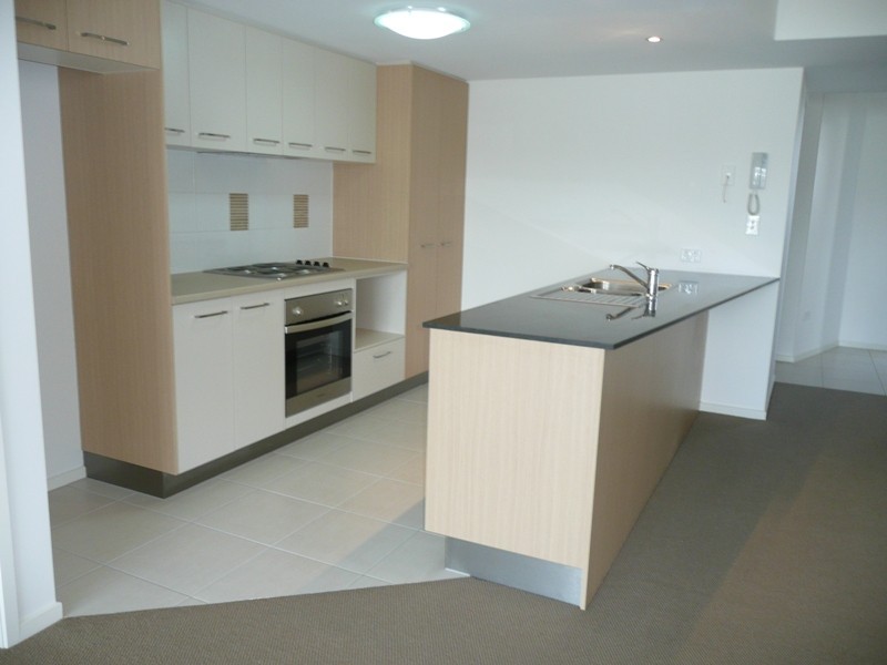 50/10 Grand Parade, Kawana Island QLD 4575