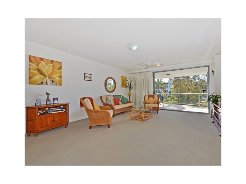 51 Grand Parade, Kawana Island QLD 4575
