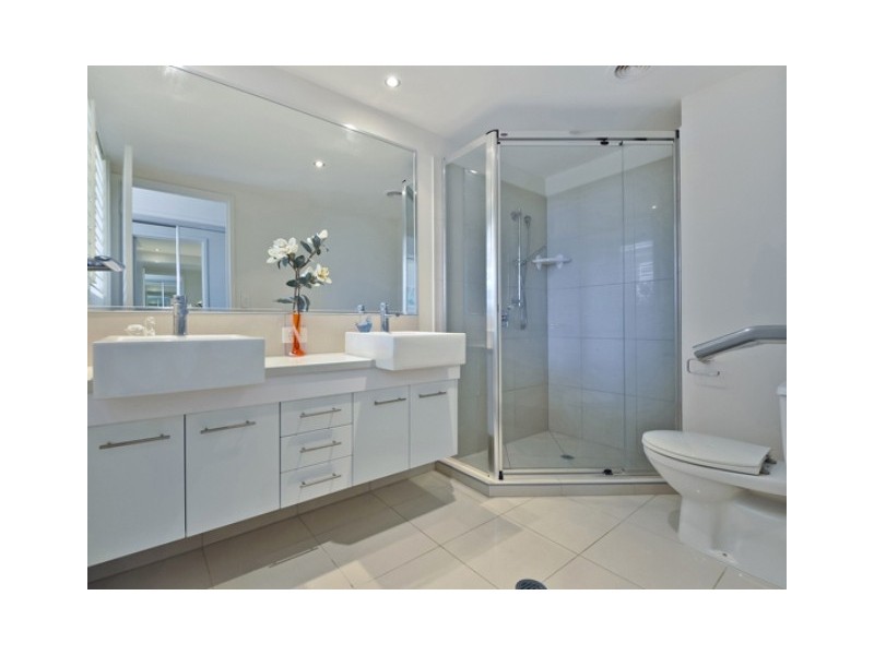 51 Grand Parade, Kawana Island QLD 4575