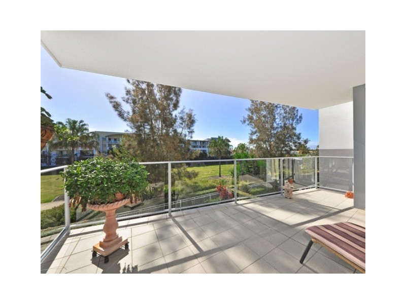 51 Grand Parade, Kawana Island QLD 4575