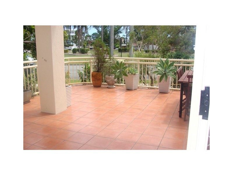 76 Thomas Drive, Chevron Island QLD 4217