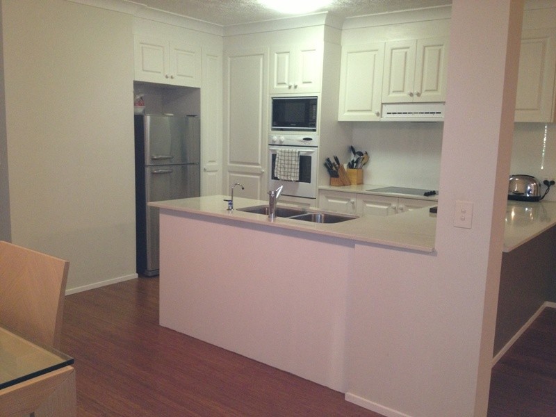 21/37 Mawarra Street, Chevron Island QLD 4217