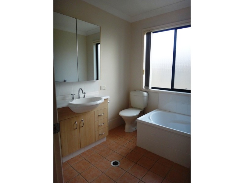 02/755 Ashmore Road, Molendinar QLD 4214