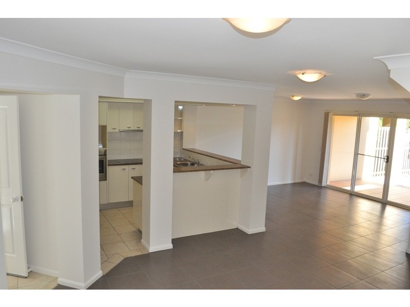 4/480 Christine Avenue, Robina QLD 4226