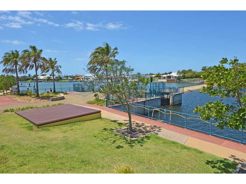 2/51 Grand Parade, Kawana Island QLD 4575