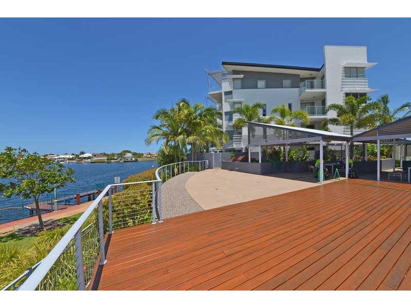 2/51 Grand Parade, Kawana Island QLD 4575