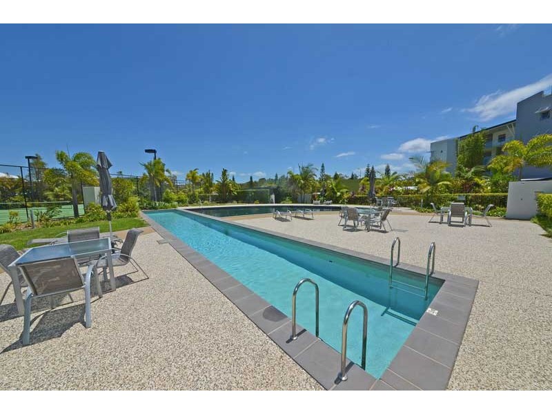 2/51 Grand Parade, Kawana Island QLD 4575