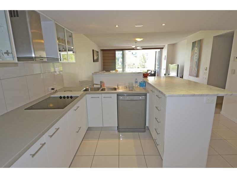 2/51 Grand Parade, Kawana Island QLD 4575