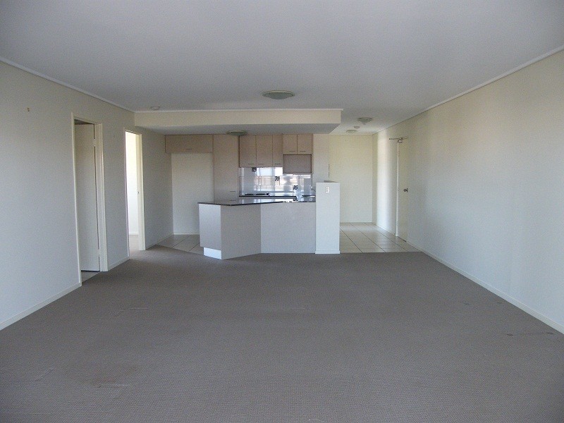 53/4 Grand Parade, Kawana Island QLD 4575