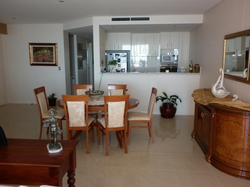 1 Como Crescent, Southport QLD 4215