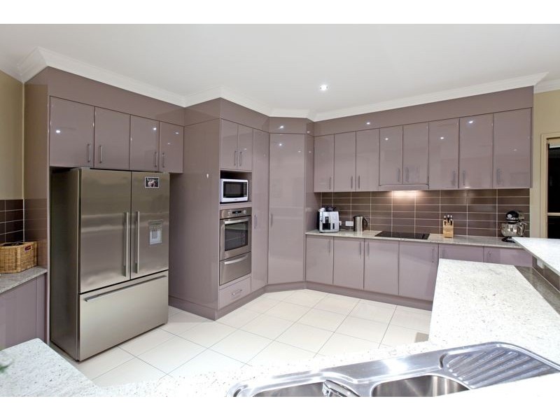 63 Moss Rd, Wakerley QLD 4154