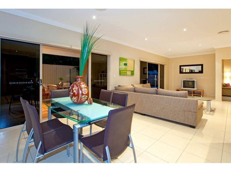 63 Moss Rd, Wakerley QLD 4154